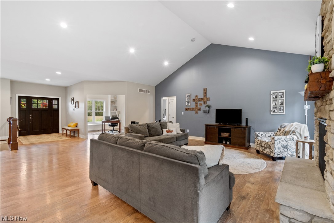 11327 Barrs Street SW photo 12