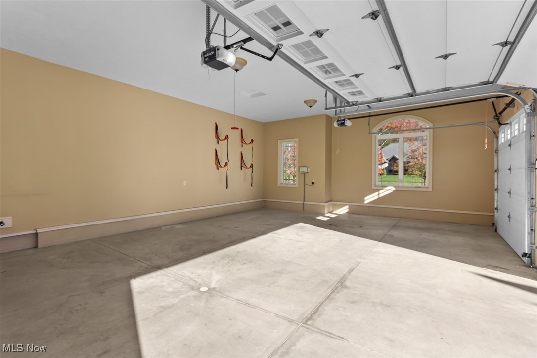 1514 Lancaster Gate SE photo 44