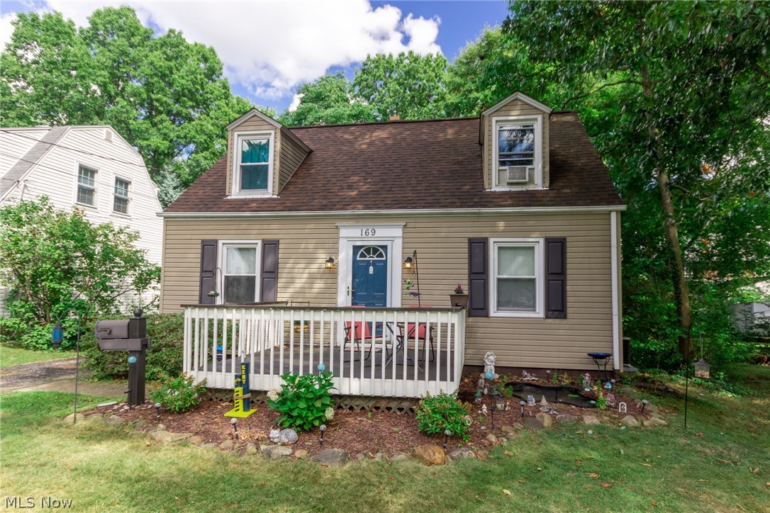 169 Tudor Avenue photo 1
