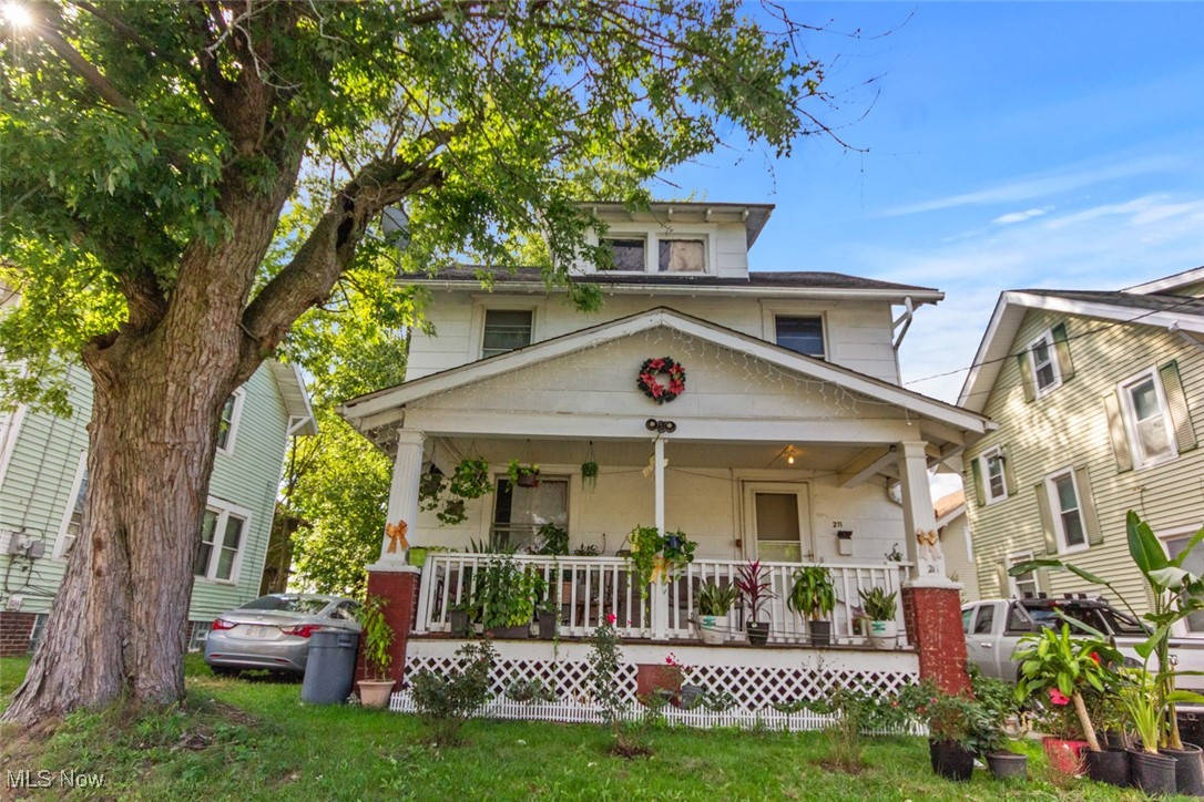 211 Girard Avenue NE photo 1