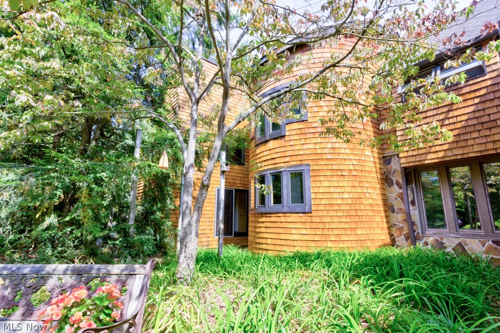 2557 N Revere Road photo 3