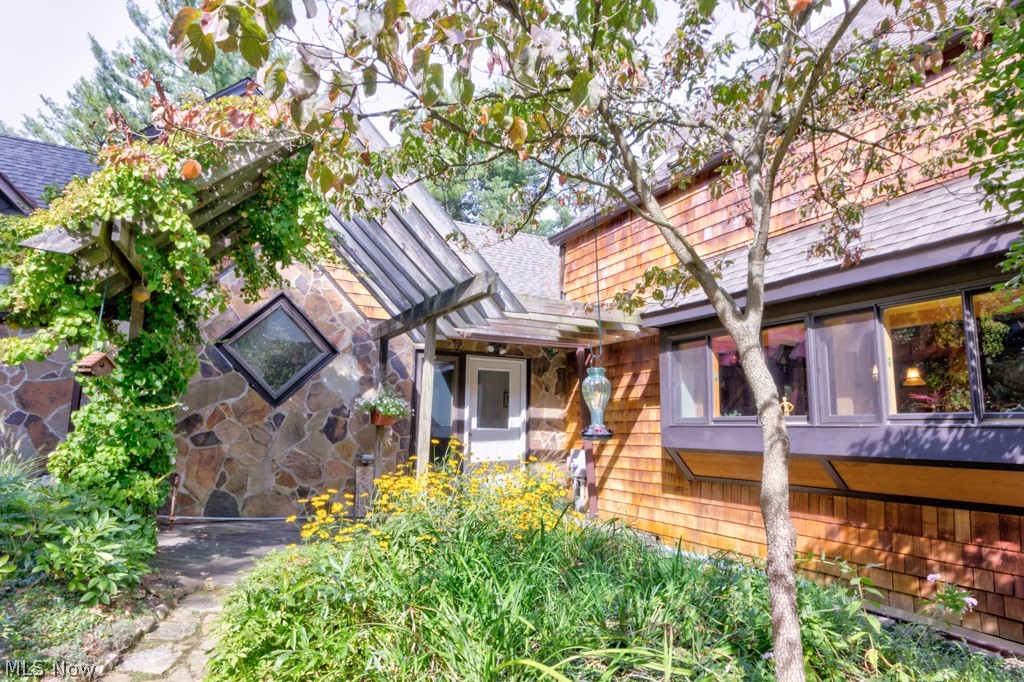 2557 N Revere Road photo 7