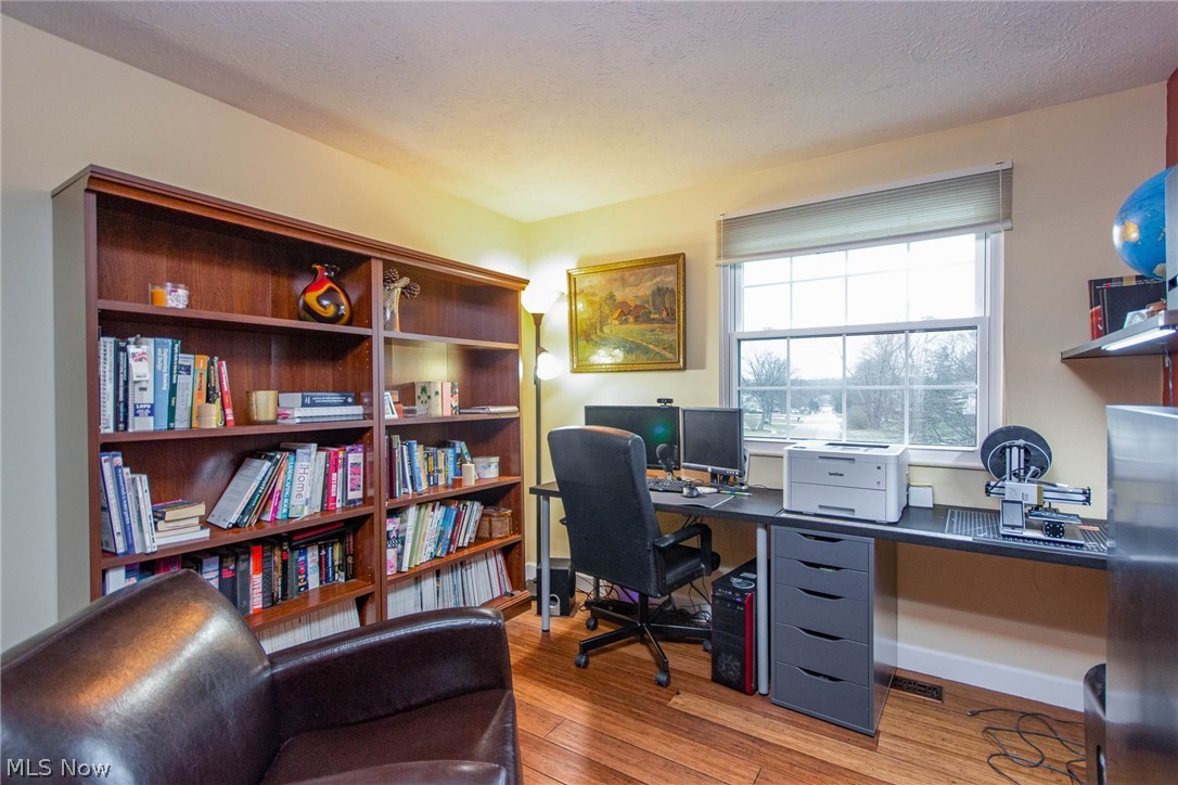 4484 Sunnyview Drive photo 12