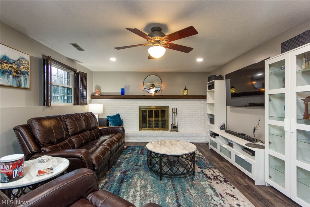 4484 Sunnyview Drive photo 3