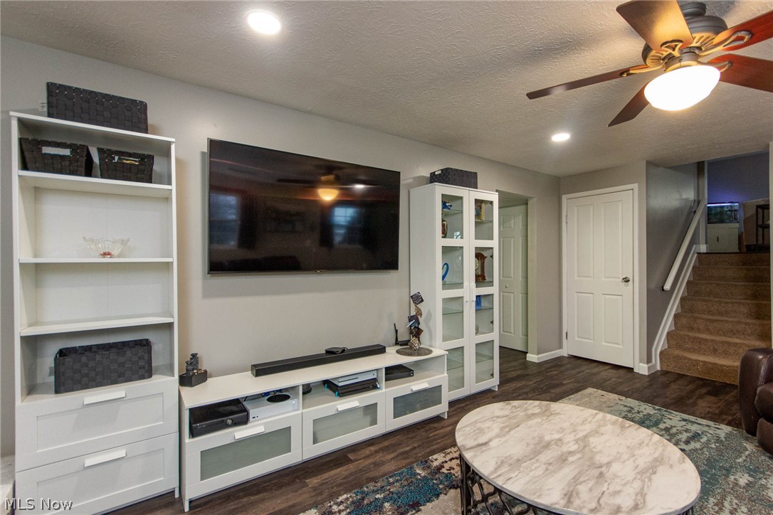 4484 Sunnyview Drive photo 4