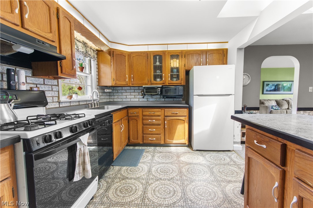 455 Montrose Avenue NW photo 20