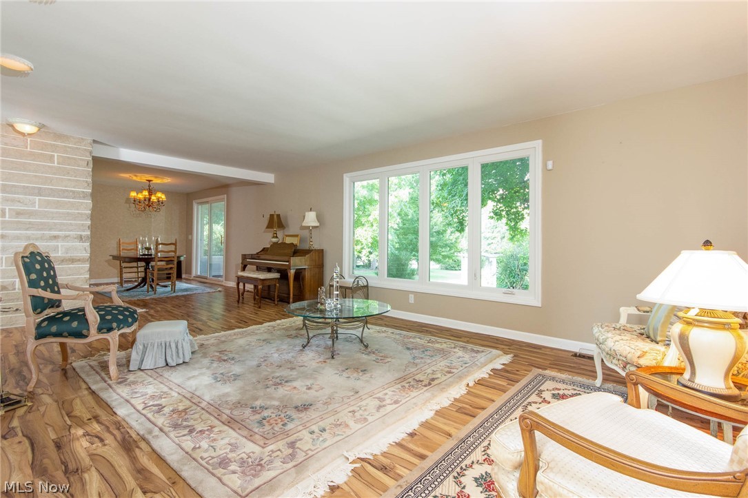 5680 Wiclif Street NE photo 9