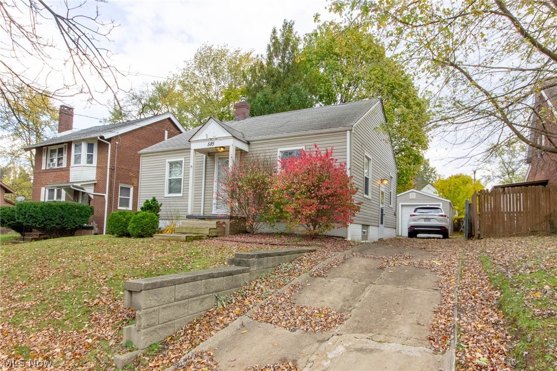 585 Brittain Road photo 1