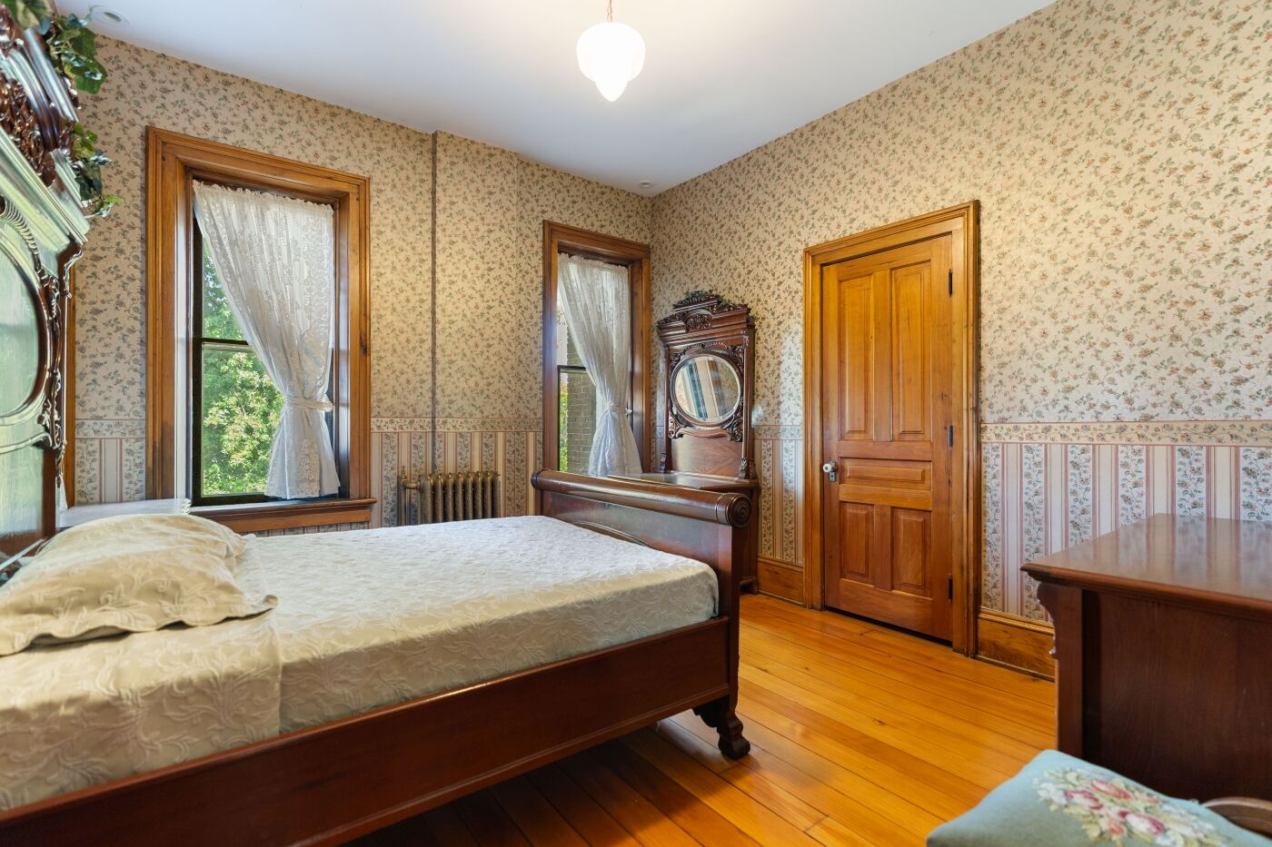 Bedroom with its original closet