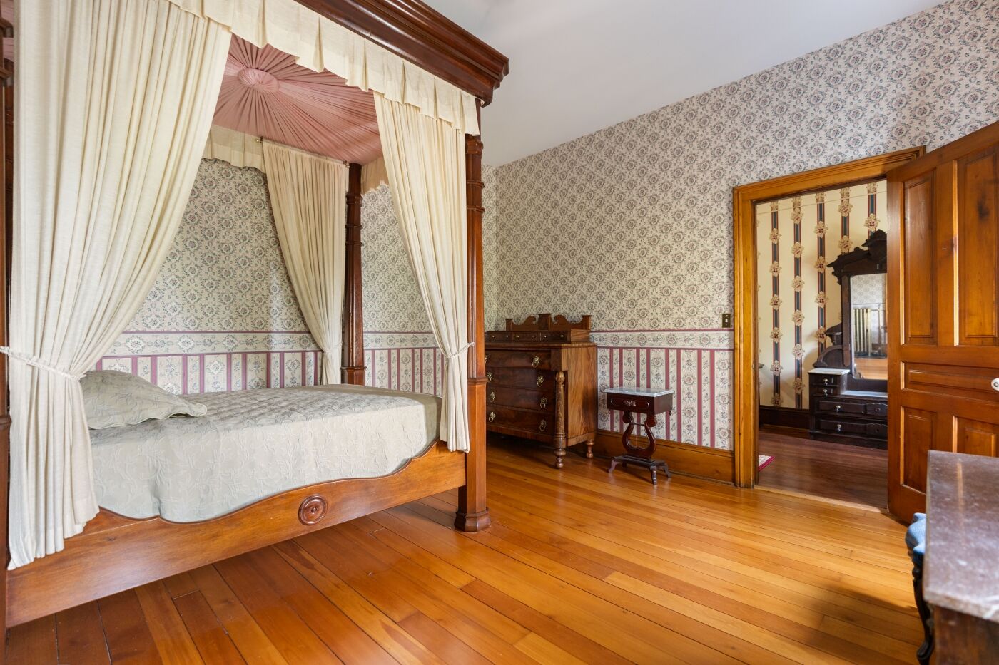 Canopy bedroom, toward the hall
