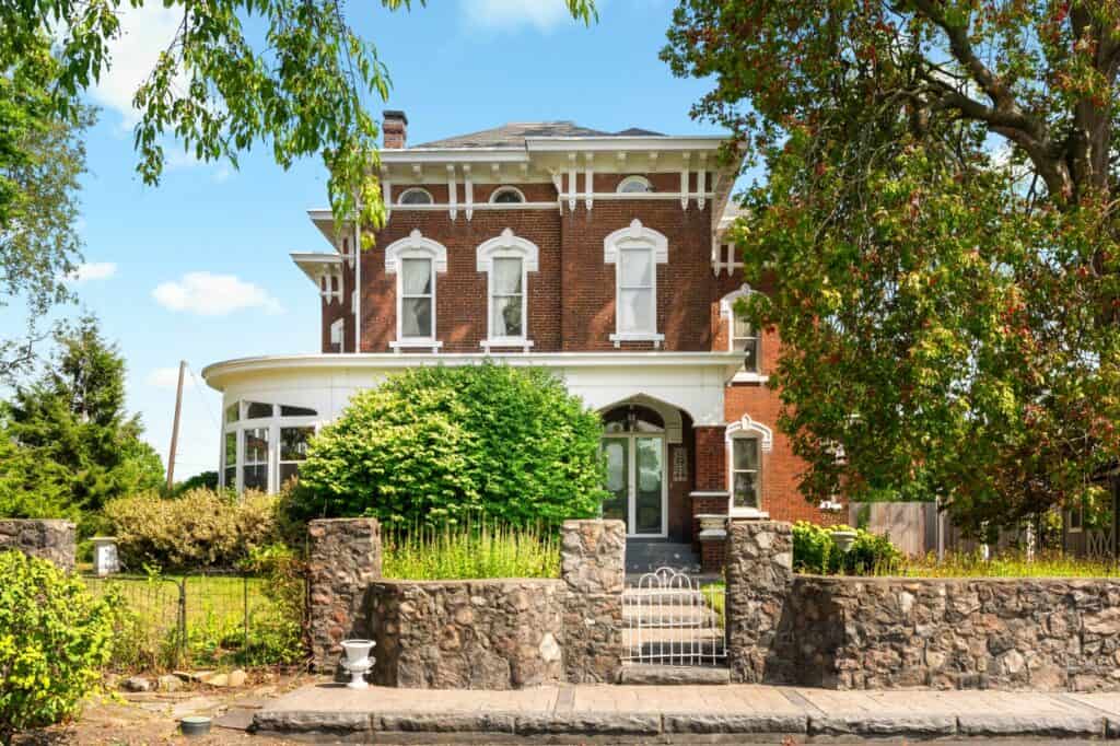 Front elevation from 7th Street SW