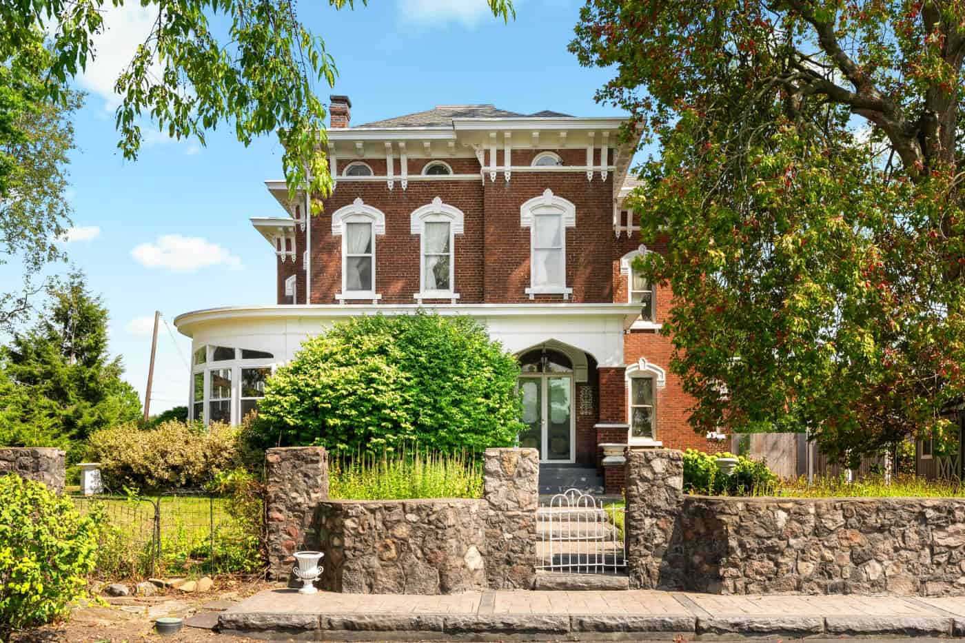 Front elevation from 7th Street SW