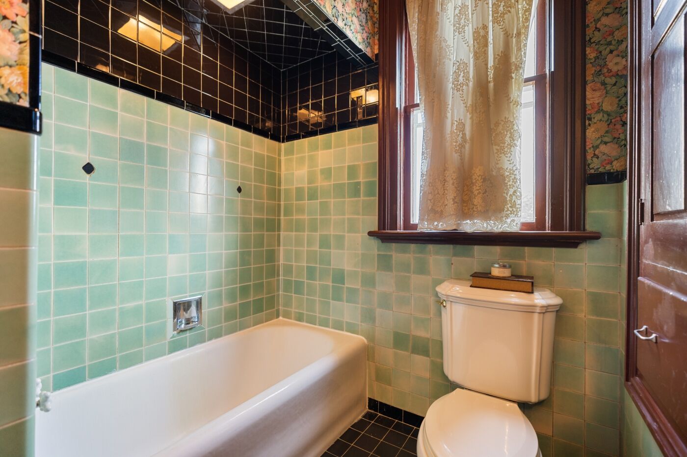 Green and black bath