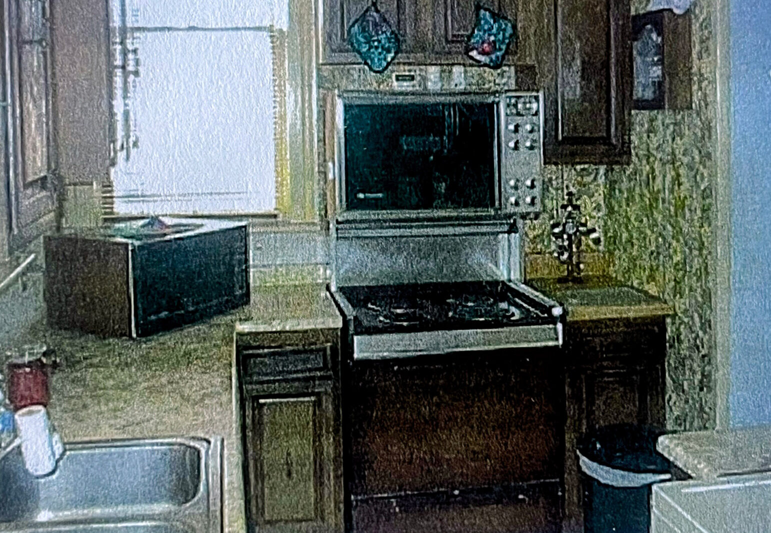 The kitchen before, the range wall