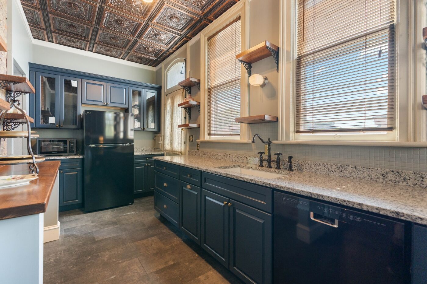 Kitchen, the granite run