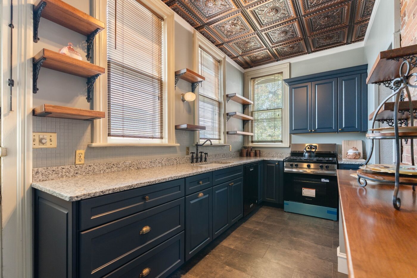 Kitchen, the range wall