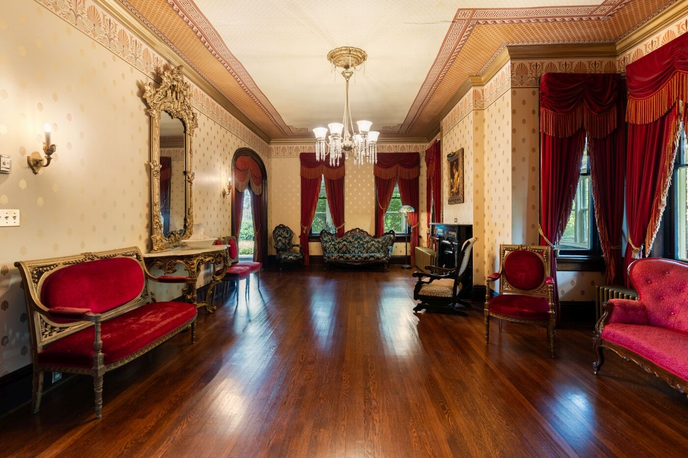 Parlor with the pier mirror