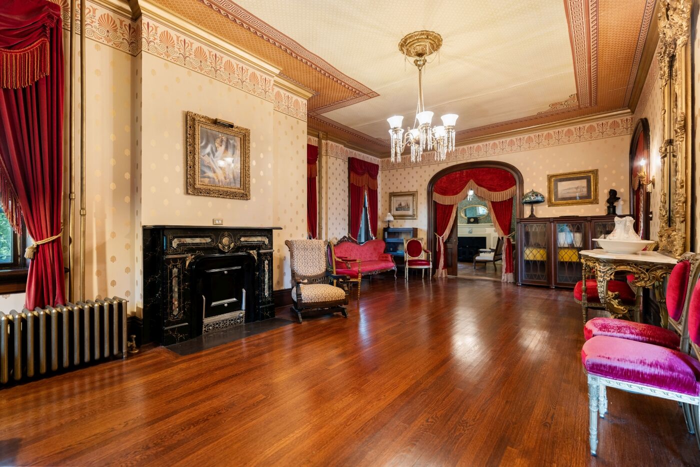 The 28-foot parlor
